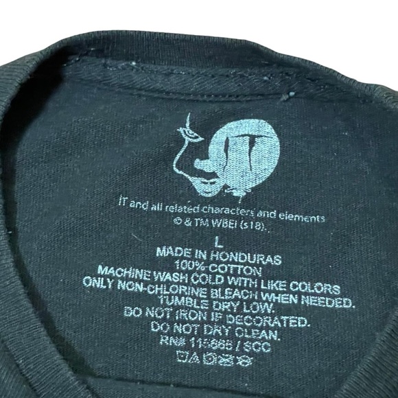 IT The Movie Clown Pennywise Horror scary Graphic T-Shirt in black color - Picture 4 of 7